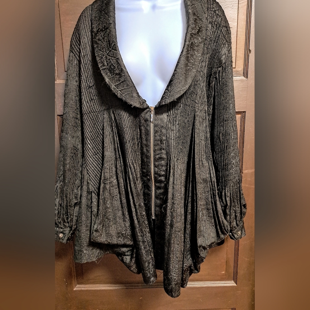 Lindi Pleated Floral Peplum Coat